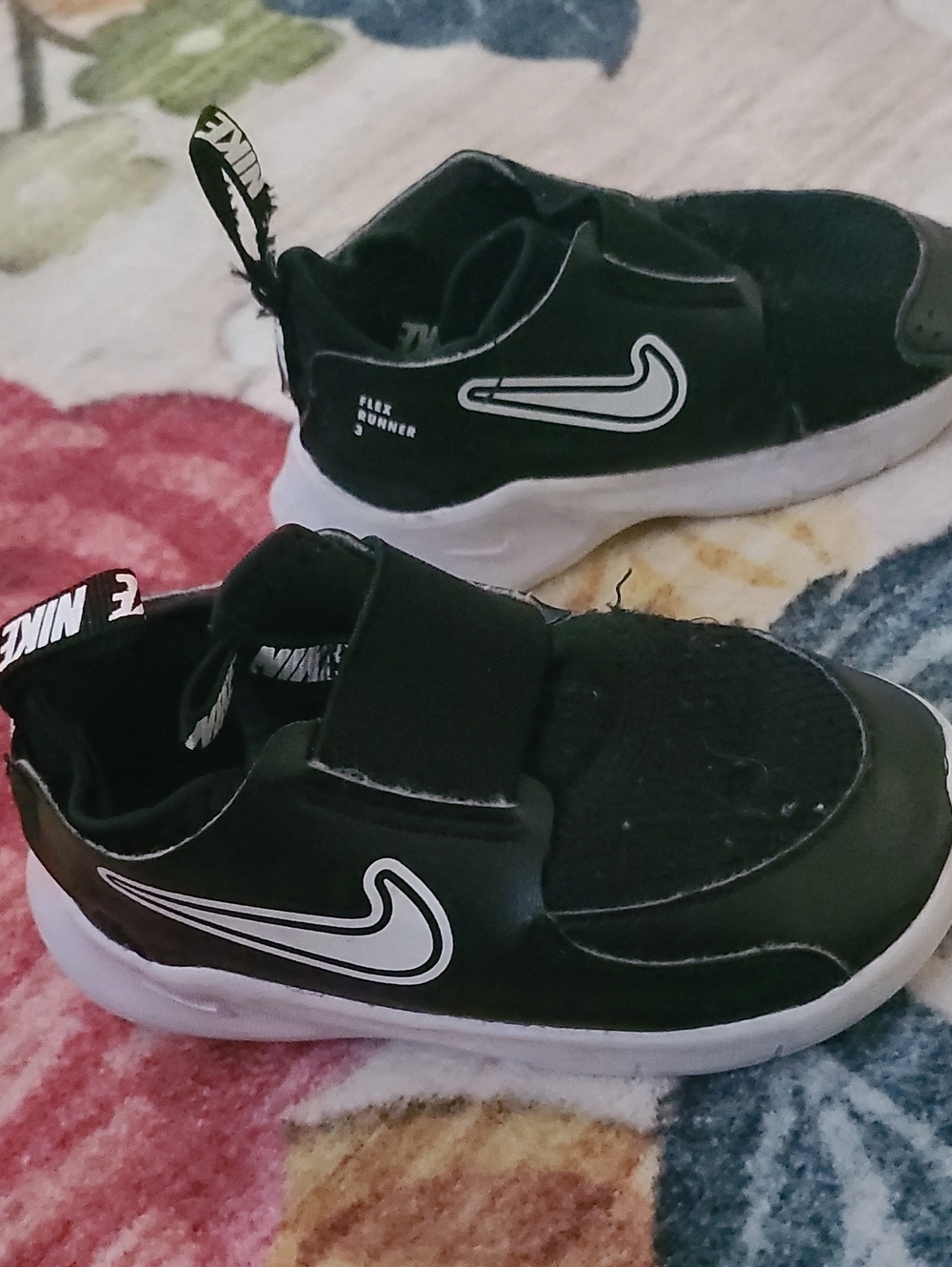 Nike Kids Black and White Slip-On Sneakers Sz 7c